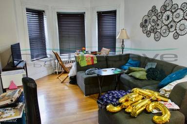 Main picture of 289 Newbury St