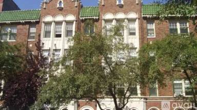 Main picture of 1446 N Dearborn St