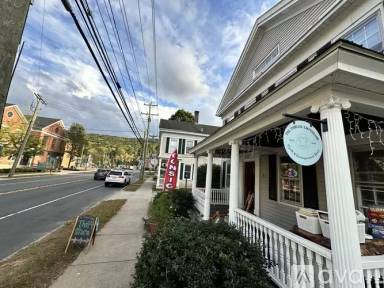Main picture of 537 Main St