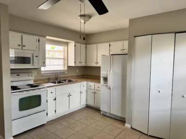 Main picture of 218 SE 16th Pl