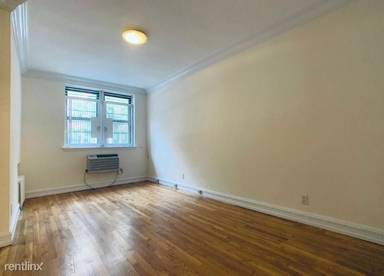 Main picture of 426 E 81st St