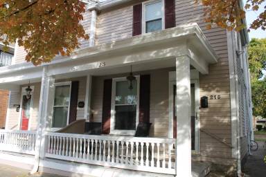 Main picture of 215 S 3rd St