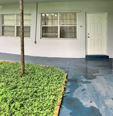 Main picture of Aqua Residence @ Hollywood - Unit 10