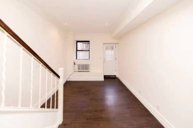 Main picture of 338 E 55th St