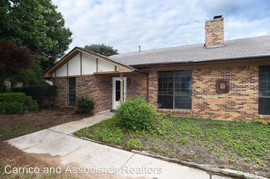 Main picture of 124 Hollyhill Ln