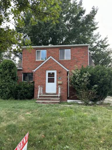 Main picture of 944 E 245th St