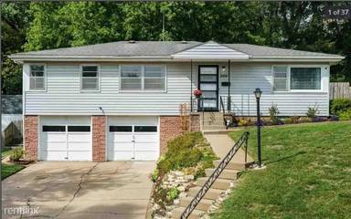 Main picture of 2104 Van Buren St