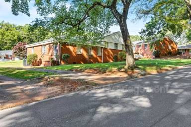 Main picture of 3015 Marlborough Rd