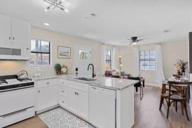 Main picture of 1505 N College St