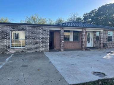 Main picture of 103 W 1st St
