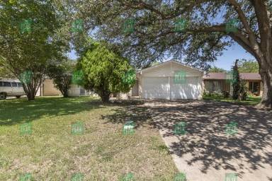 Main picture of 2705 Bluelake Ct