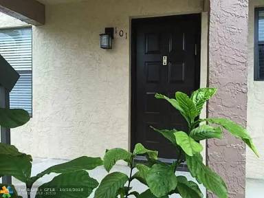 Main picture of 21890 Lake Forest Cir