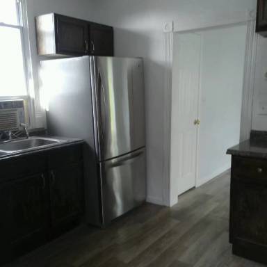 Main picture of 105 Oak St