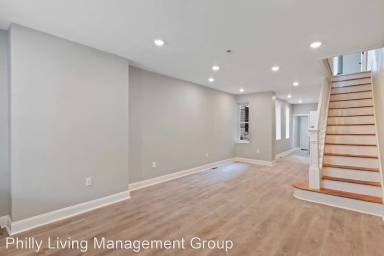 Main picture of 5938 N Beechwood St