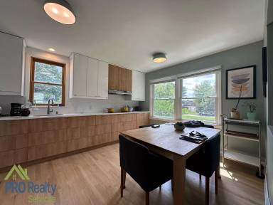 Main picture of 884 Saint Paul Ave