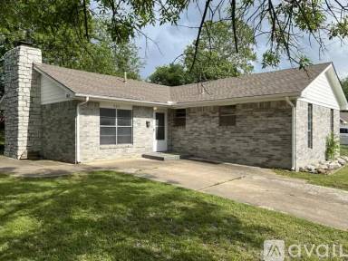 Main picture of 903 W 24th St