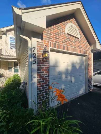 Main picture of 725 Shady Oaks Ct