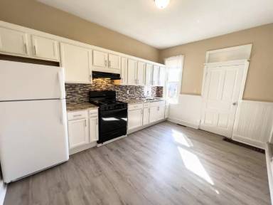 Main picture of 48 E 8th Ave