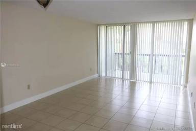 Main picture of 10825 SW 112th Ave