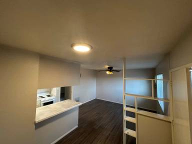 Main picture of 1148 W 7th St