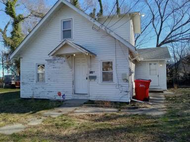 Main picture of 293 1/2 S Pine St
