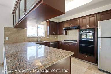 Main picture of 3033 S Pacific Ave