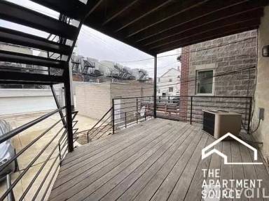 Main picture of 920 N Paulina St