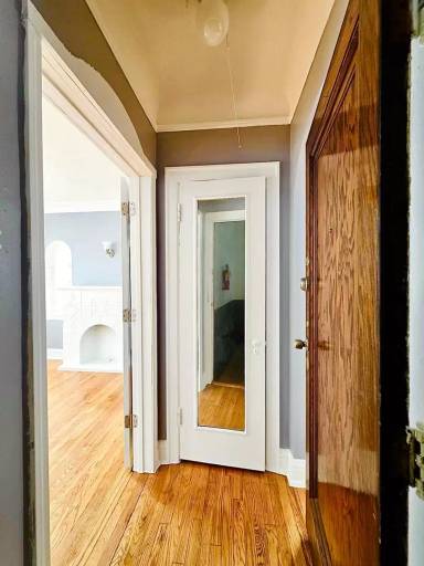Main picture of 1654 East 85