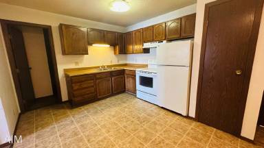 Main picture of 320 S Illinois St