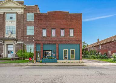 Main picture of 129 River St