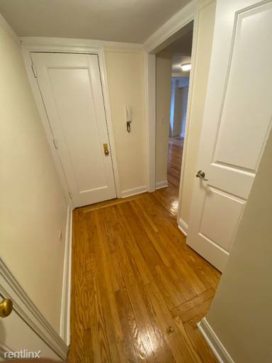 Main picture of 25 E 10th St