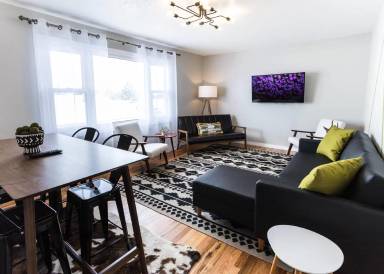 Main picture of 613 Killarney Dr