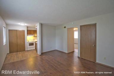 Main picture of 305 Pine St