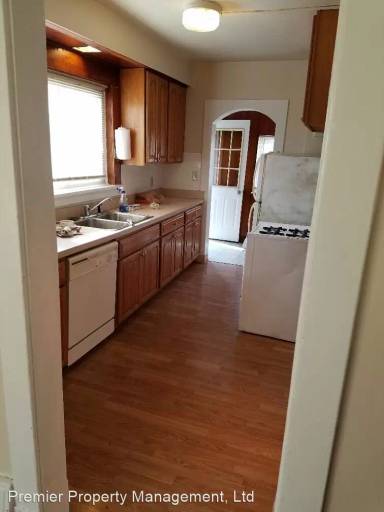 Main picture of 1398 Washington Blvd