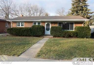 Main picture of 1031 N Maple Rd