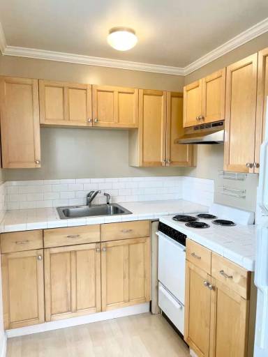 Main picture of 815 15th Ave E Apartments