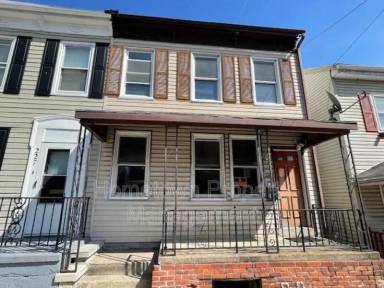 Main picture of 225 N Newberry St