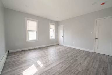 Main picture of 194 N Chestnut St