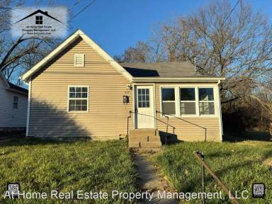 Main picture of 313 W 9th St