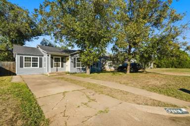 Main picture of 2618 S 22nd St