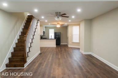 Main picture of 5619 Warrington Ave