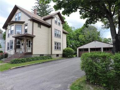 Main picture of 187 Rochester St