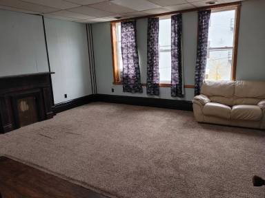 Main picture of 31 1/2 W Columbus St