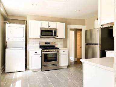 Main picture of 130 Dexter Ave