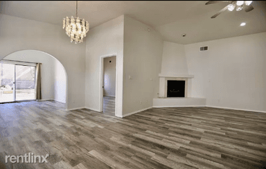 Main picture of 8232 Ville Ct NE
