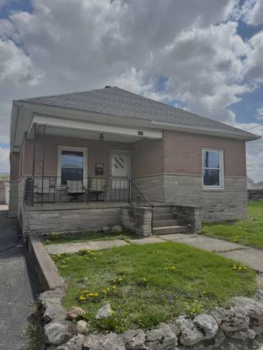 Main picture of 1120 S Jay St