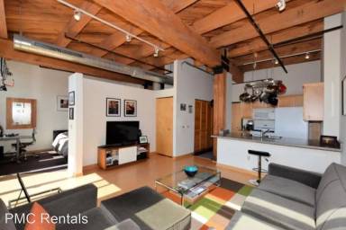 Main picture of 200 S Water St