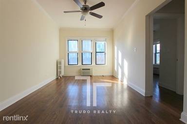 Main picture of 740 W Addison St
