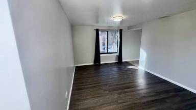 Main picture of 1360 W Evergreen Ave