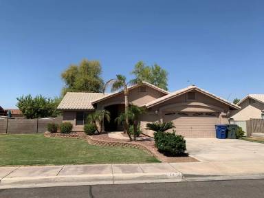 Main picture of 1904 S 39th Dr